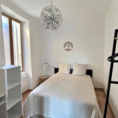 De Charme Avec Balcon Au Pied Des Commerces Apartment Beziers