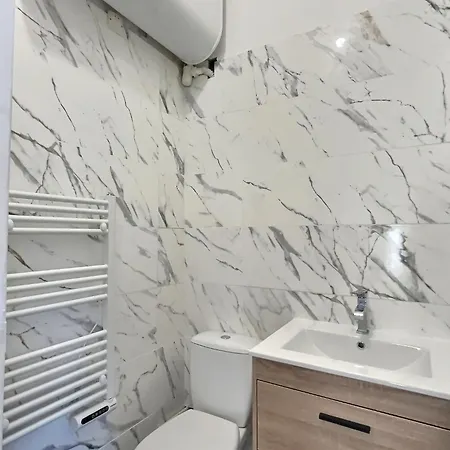 De Charme Avec Balcon Au Pied Des Commerces * Безье